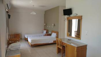 Standard Quadruple Room1